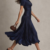 Adriana | Vestido midi de satén con rayas retro