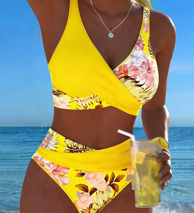 Valentina | Bikini con Estampado Floral Contrastante y Abertura