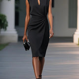 Laura | Vestido midi elegante sin mangas con detalle drapeado y abertura frontal