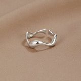 Anillo de olas plateado