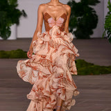 Isabel | Vestido largo con tirantes finos, escote corazón y volantes en capas