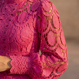 Valeria | Vestido midi de encaje elegante con cuello alto y mangas largas