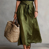 Carmen | Conjunto de dos piezas: camiseta negra y falda midi verde oliva