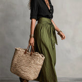 Carmen | Conjunto de dos piezas: camiseta negra y falda midi verde oliva