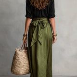 Carmen | Conjunto de dos piezas: camiseta negra y falda midi verde oliva